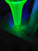 Wazon zielony  ze szkła uranowego