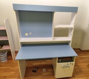 Niebieskie biurko dzieciece