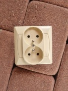 Gniazdko podwójne Simon Beżowy