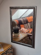 Eleganckie lustro w stylowej ramie