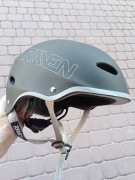 KASK skateboardowy Raven