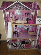 Domek dla lalek 3 piętrowy, z windą i balkonem 