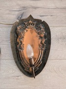 Dekoracyjna lampa ścienna vintage – miedź / metal, motyw heraldyczny