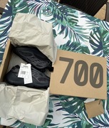 Adidas Yeezy 700 v3 Dark Glow 40