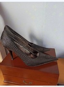 Czarne satynowe szpilki z dżetami, r. 37 – elegancja i blask