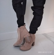 Botek beżowy zamszowy nowy 37