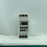 Cyfrowy programator czasowy na szynę DIN 