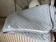 Narzuta dziecięca szara pikowana 100% bawełna CARAMELLA