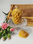 Świeca z konwaliami z wosku pszczelego Pasieka Pod Borem