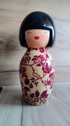 Ceramiczna nawiedzona lalka skarbonka Kokeshi orientalna dekoracja Japonia 