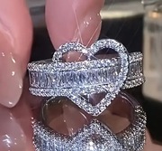 Pierścionek z cyrkoniami otwarty regulowany serce serduszko + pudełko