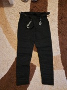 Czarne włoskie spodnie w kropki eleganckie dla kobiety.