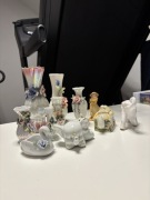 12 szt. Porcelanowych figurek i flakoników z lat osiemdziesiątych.