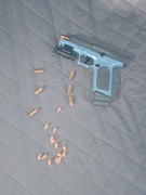 Pistolet zabawka z laserem, nowy, brak oryginalnego opakowania.