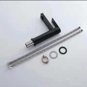 Decaura – czarna bateria łazienkową jednouchwytowa, stal nierdzewna