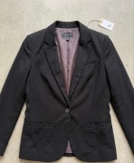 Elegancka czarna marynarka Topshop – taliowana, ze stylowymi marszczeniam