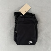 Saszetka listonoszka shoulder bag nike air Swoosh logo czarna black Tech