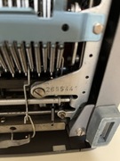 Olympia SM 9 przenośna z walizką na klucz beżowa sprawna z lat 50.