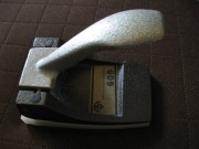 Stary dziurkacz biurowy 