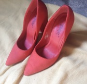 Buty na słupku 36