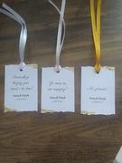 Zawieszki na butelki alkohol stół weselny złoto