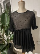 Bluzka Lost Ink przezroczysta falbanka baskinka