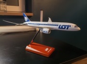 Model samolotu Boeing 787 Lot 1:200 żywica