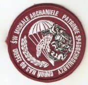 Naszywka z patronem spadochroniarzy św Michałem Archaniołem .