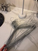 Lekkie metalowe wieszaki