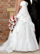 Suknia ślubna z dodatkami