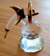 KRYSZTAŁOWY DELFIN ZE ZŁOTYMI AKCENTAMI