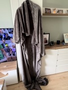 Duży koc z rękawami