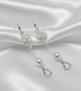 kolczyki srebrne z różyczkami i perełkami