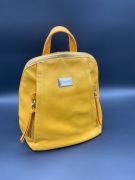 David Jones Paris – mały, stylowy plecak w kolorze musztardowo-żółtym