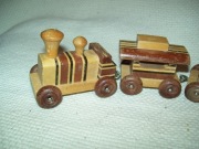 DREWNIANA CIUCHCIA Z WAGONIKAMI