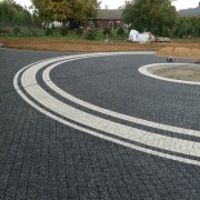 Układanie kostki brukowej z materiałem.Dęblin