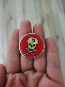 Lucky 13 skull szczęśliwa trzynastka czaszka przypinka vintage pink metal 