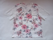 Bluzka damska KWIATOWA Z KORONKOWYMI RĘKAWAMI - rozm. XXL około 44/46