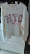 Sweter nowy kremowy włochacz napis różowy kwiatki NYC