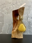 Elegancki srebrny wisiorek z naturalnym bursztynem bałtyckim