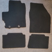 Toyota Yaris IV dywaniki welurowe