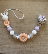 Zawieszka silikonowa do smoczka królik kwiatki motylki