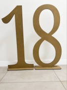 Cyfry 18 MDF surowe do postawienia z podstawką 83 cm