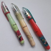 Lekkie pióro ze stalówką Paper Mate beżowy czerwony jasno zielony