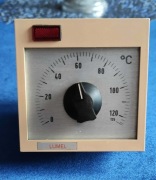 Regulator temperatury firmy  Lumel RE