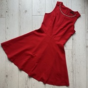 Czerwona rozkloszowana sukienka bez rękawów ze zdobieniem MOHITO 38