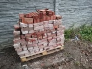 Cegły z rozebranego pieca piekarniczego