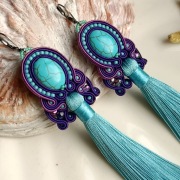 Długie orientalne tajemnicze kolczyki sutasz soutache boho z howlitem