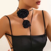 Choker z czarnymi różami + woreczek z organzy