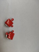 Przypinka broszka czerwone puzzle DKMS 